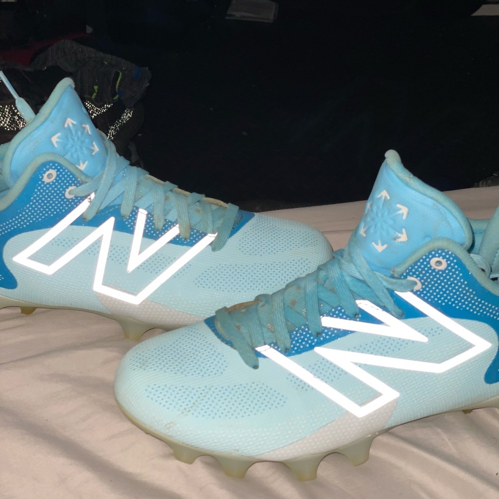 New Balance Freeze LX v4 limited edition blue color. Size 7.5..good condition.